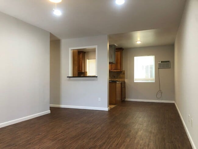 Building Photo - 1bed 1bath Apartment 1 month free with 12 month lease
