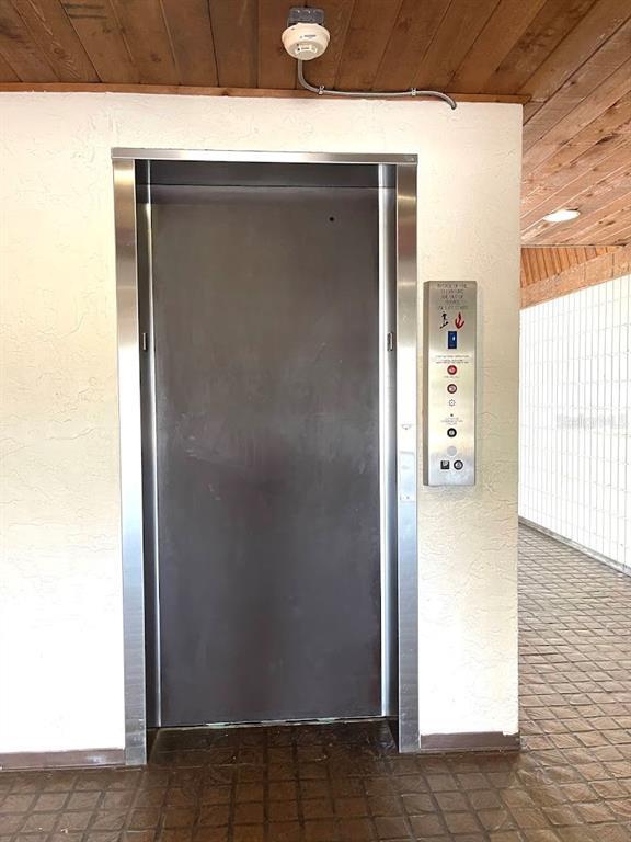 Building Photo - 2579 Countryside Blvd