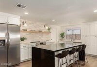 Building Photo - 1936 W Devonshire St