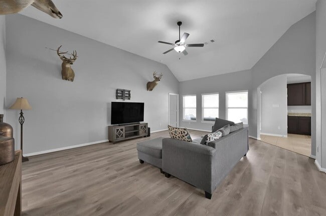 Building Photo - 22510 Red Sparrow Dr