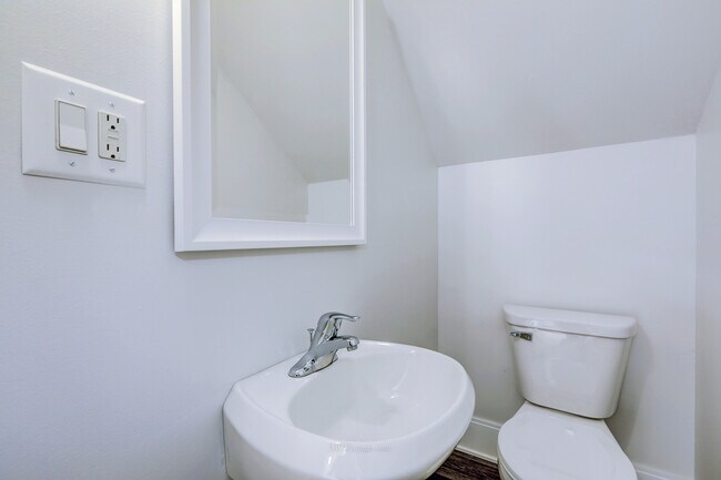 Building Photo - 224 Lemont St