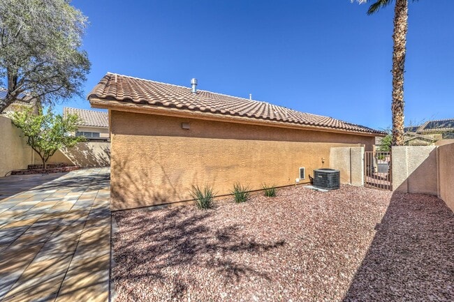 Building Photo - single story upgraded walking distance to park