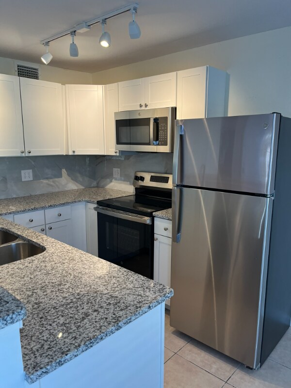 Building Photo - 1870 Agora Cir SE