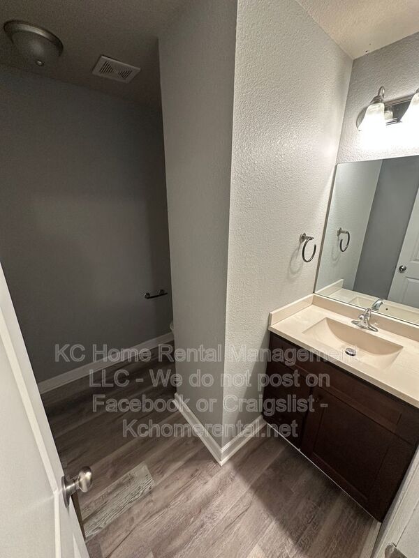 Building Photo - 10536 Kane Dr