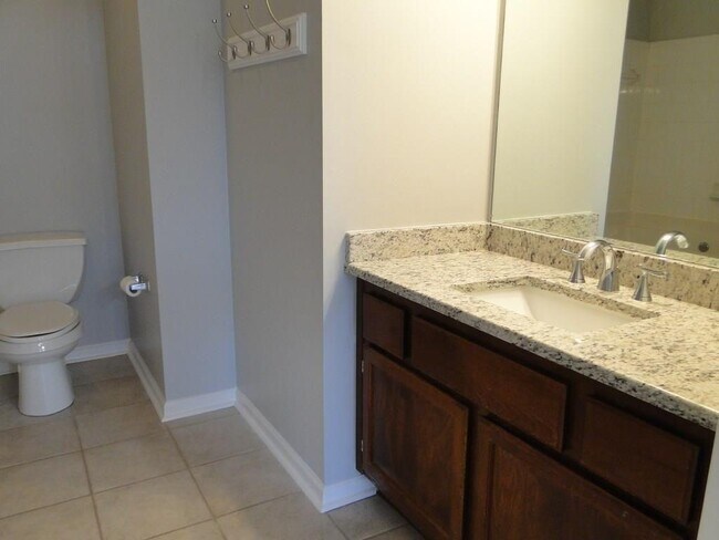 Building Photo - 2700 Pine Tree Rd NE