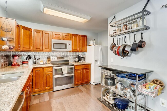Building Photo - Bright & Cozy 3-Bedroom in the Heart of Longmont!