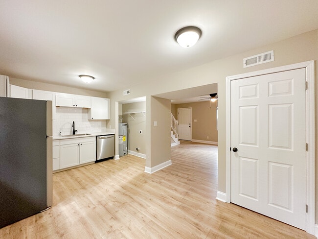 Building Photo - 809 Teaberry Ln