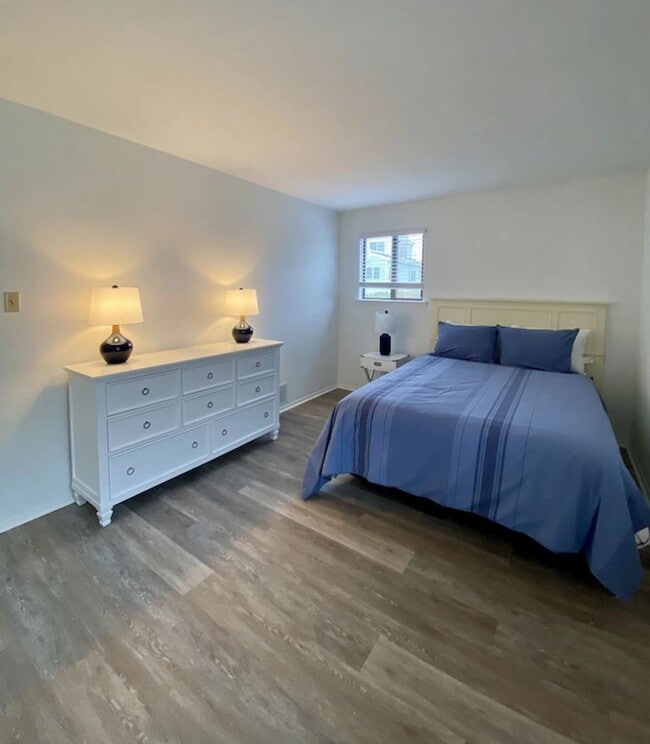 Building Photo - Renovated Home - Sleeps 6 - Winter Rental Only