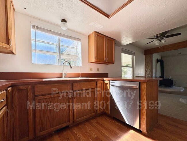 Building Photo - 1099 Shepard Ln