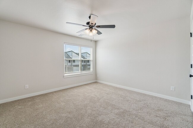 Building Photo - **New tenant incentive! Receive ($1200 CREDIT) applied to 2nd month's rent! Don’t miss your chanc...