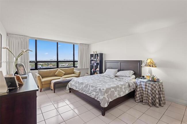 Building Photo - 11113 Biscayne Blvd