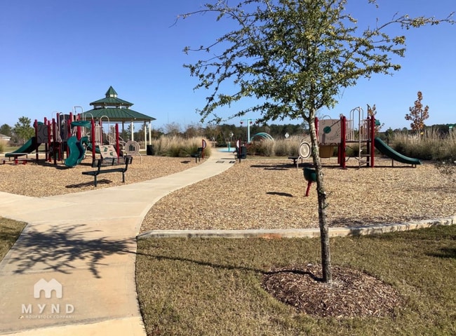 Building Photo - 15419 Maple Ter Dr