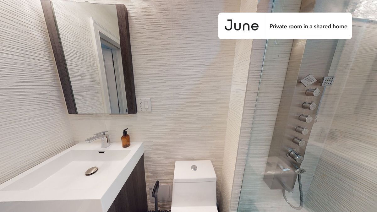 Building Photo - Room in Shared 3 bed/2 bath home