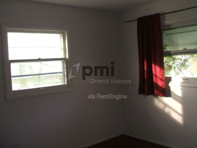 Building Photo - 31 Sickles Dr