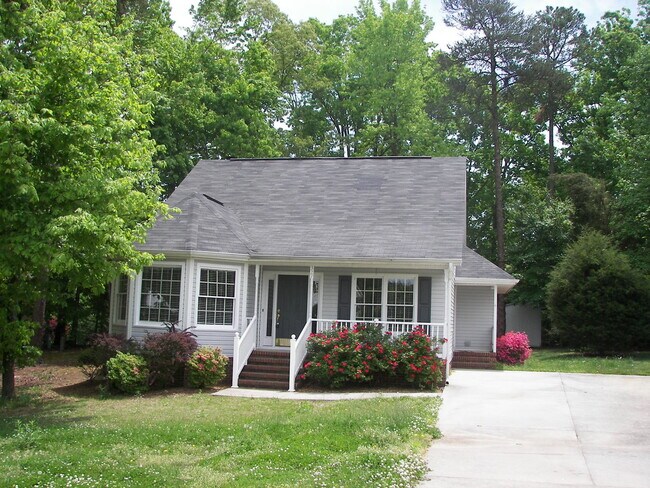 Primary Photo - ~~~~ Beautiful Cape Cod Home ~~~~