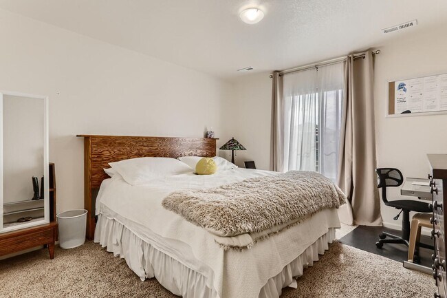 Building Photo - Stunning Newer-Built Home in Desirable Pal...