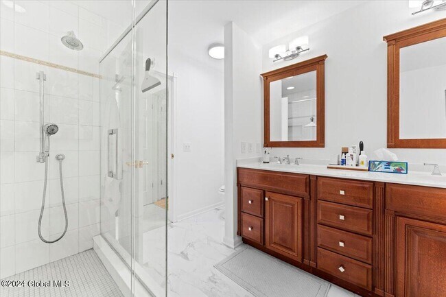 Building Photo - 12 Vallera Rd