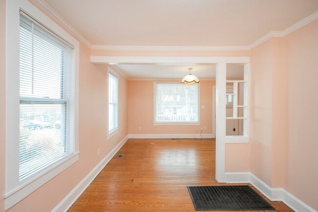 Building Photo - 909 Clarke St