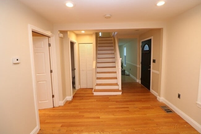 Building Photo - 254 Broadway