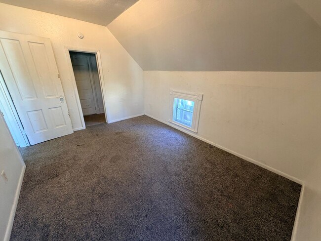 Building Photo - 1414 W 14th St