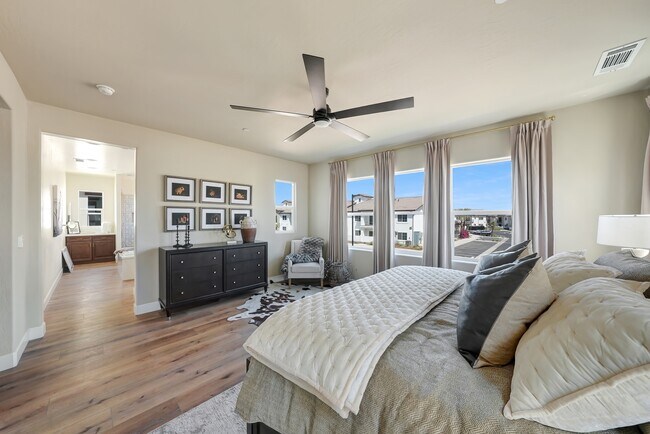 Building Photo - 137 N Un St