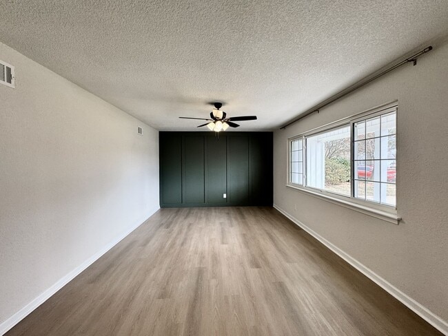 Building Photo - Fully-Renovated Ranch Home Available 03-19-26! Fenced Backyard - Pet Friendly - Washer & Dryer In...