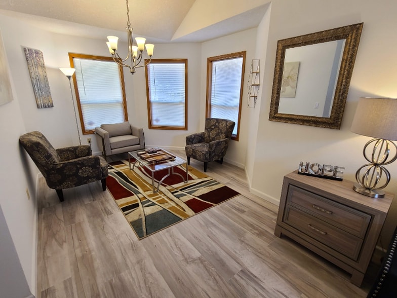 Building Photo - 547 NE 27th St