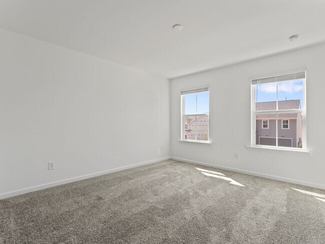 Building Photo - 5 Bed + 3 Bath Single Family Home in Charl...