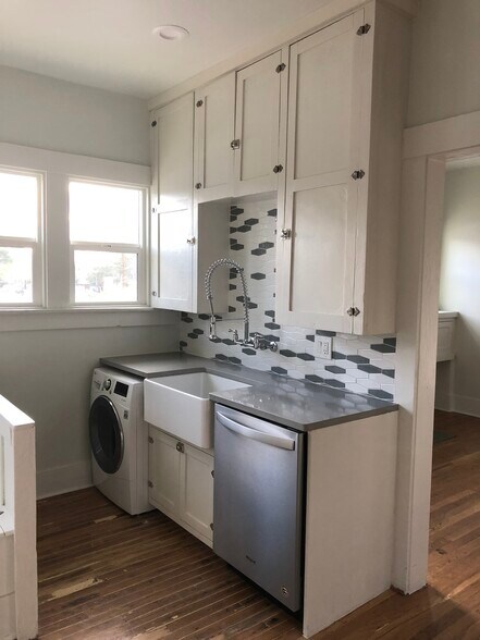 Building Photo - 426 E Helen St