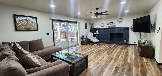 Building Photo - Fully Furnished House in South Lake Tahoe!...