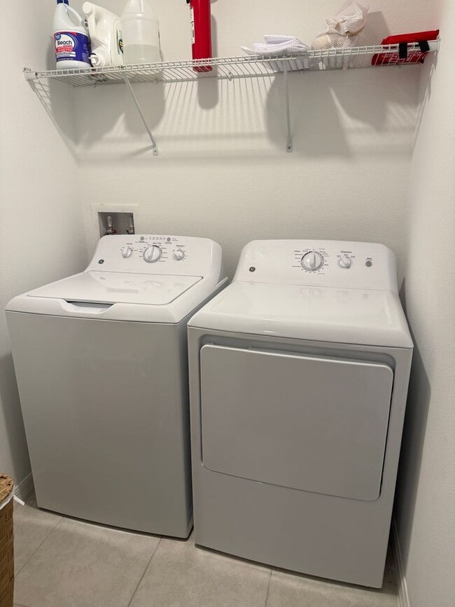 Building Photo - Bryant Square 2/2.5 1 car garage