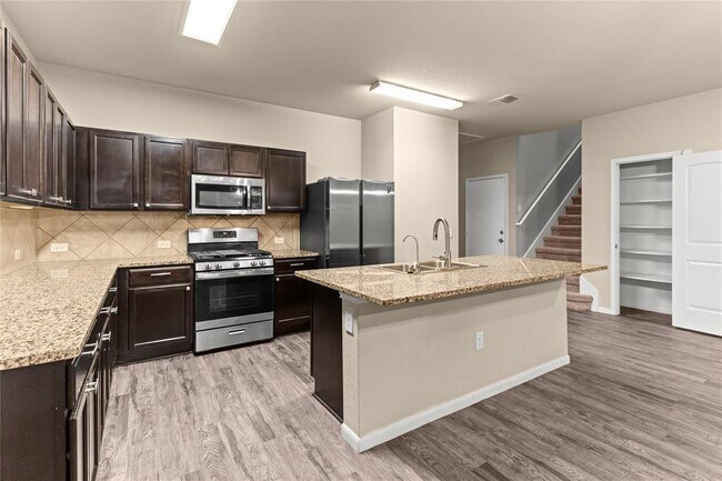 Building Photo - 407 Camellia Dr