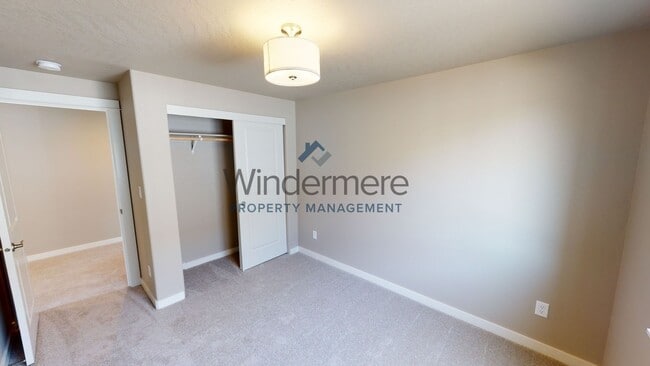 Building Photo - 1493 Theresa Ave