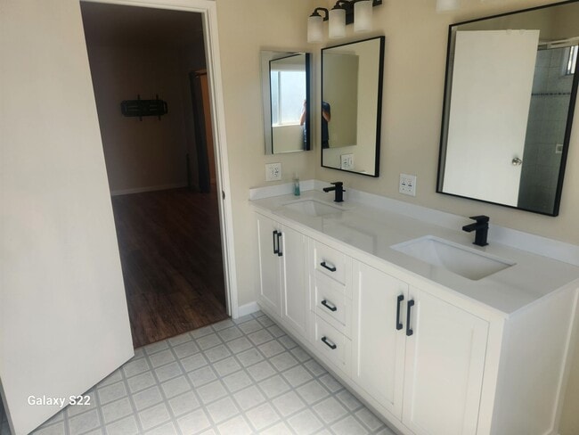 Building Photo - This is a Must See beautiful 3 bedroom, 2 ...