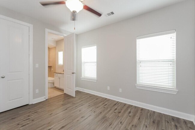 Building Photo - 8724 Kempwood Dr