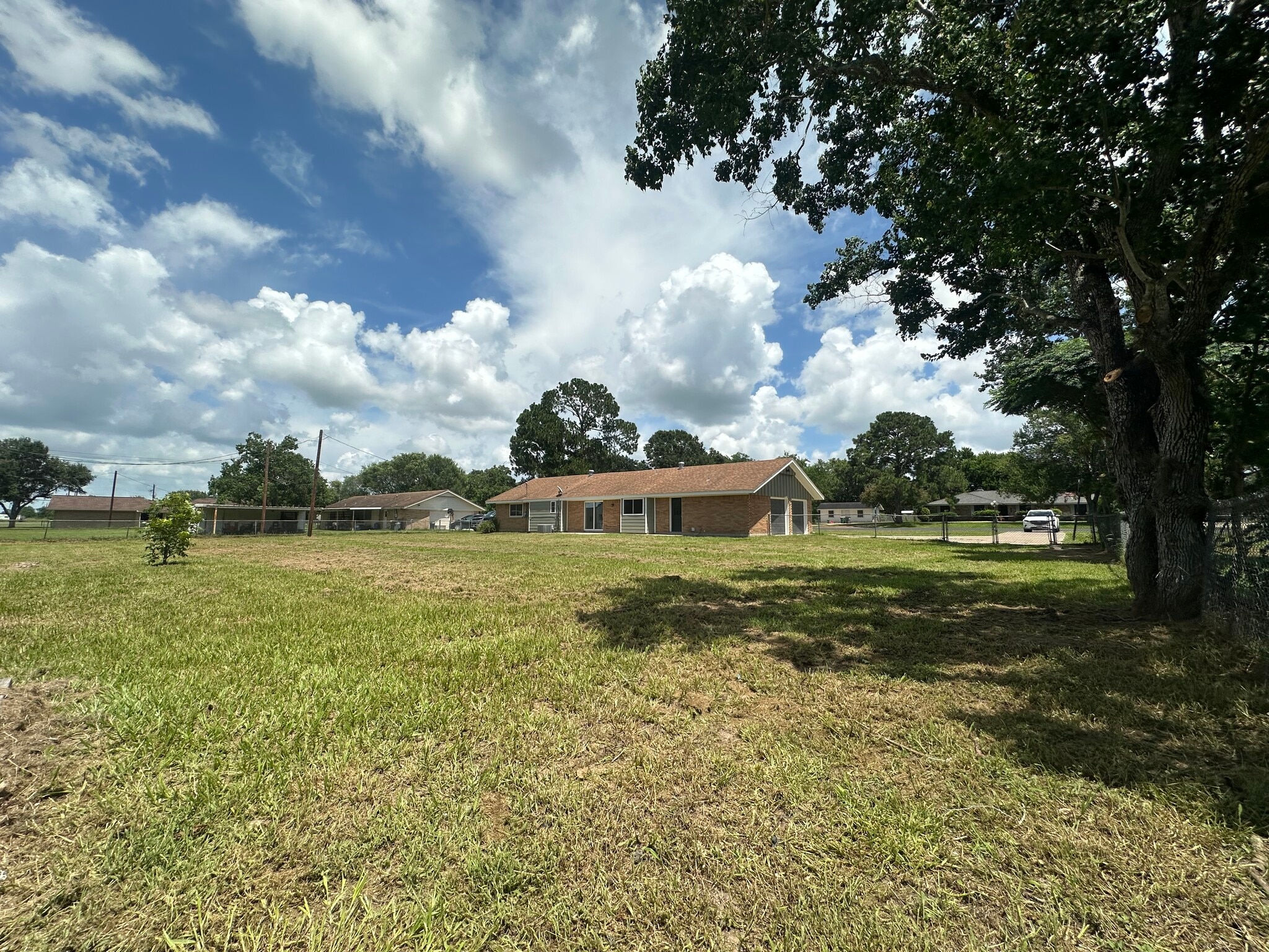 Building Photo - 805 Mead Rd