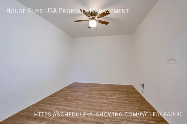 Building Photo - 15216 Bellaire Ave