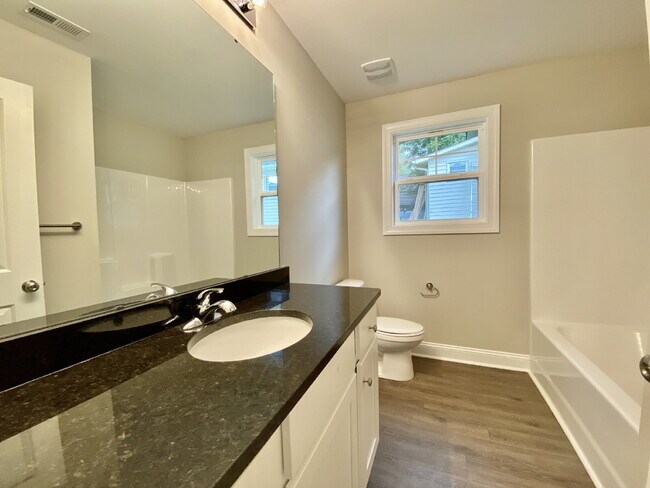 Building Photo - Beautiful Home!