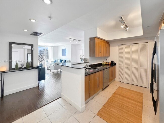 Building Photo - 335 S Biscayne Blvd