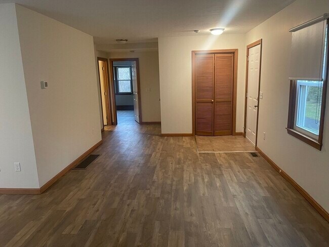 Building Photo - 574-576 State St