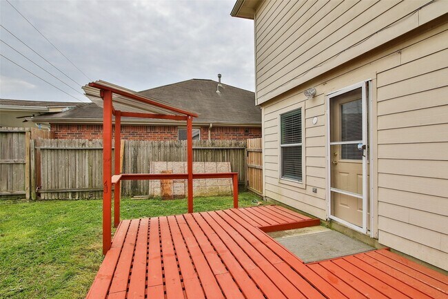 Building Photo - 18926 Piney Way Dr