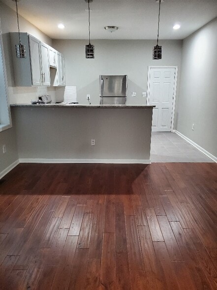 Building Photo - 709 Cator Ave