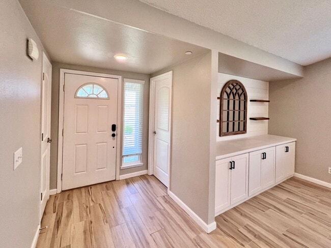 Building Photo - $2,795 Shaw & Academy 4 Bedroom / 2 Bathro...