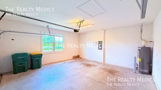 Building Photo - 1102 Victoria Hills Dr S