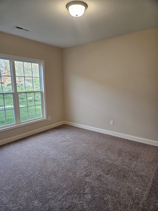 Building Photo - 1836 Silver Chapel Dr