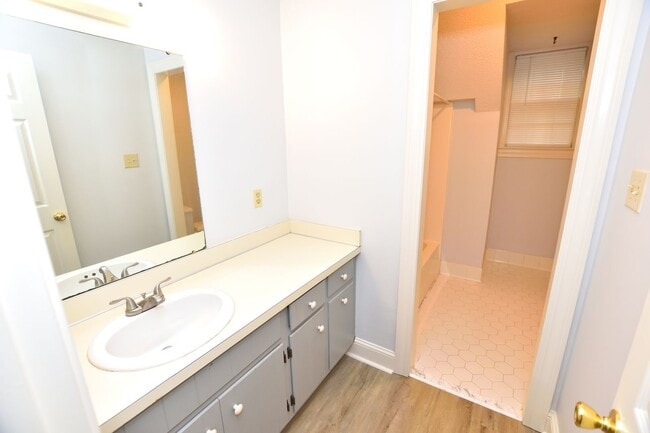 Building Photo - 1048 Ridgemeadow Ln