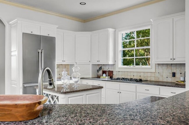 Building Photo - 5902 Saratoga Cove