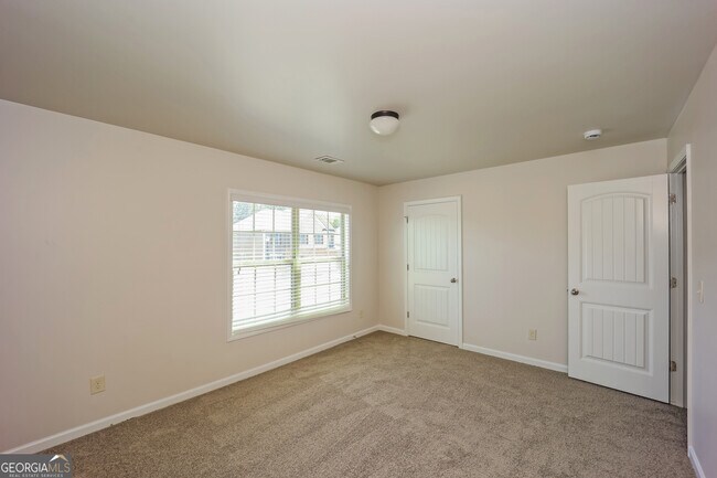 Building Photo - 561 Greyhound Ct