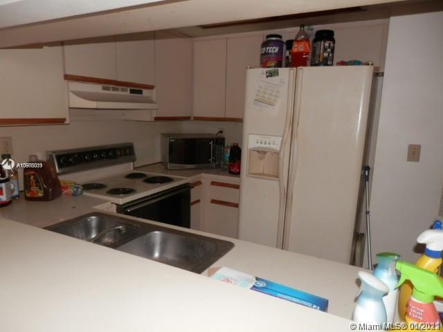 Building Photo - 8999 SW 123rd Ct