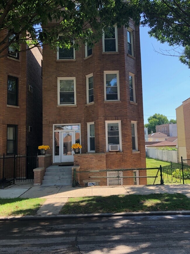 Building Photo - 3429 S Union Ave